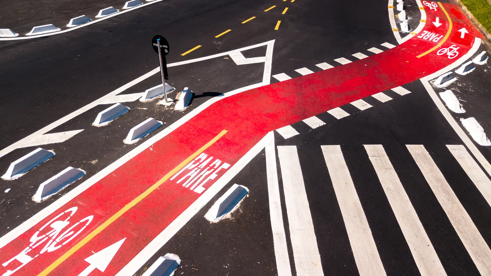 Overhead view of a red cycle lane at a city intersection